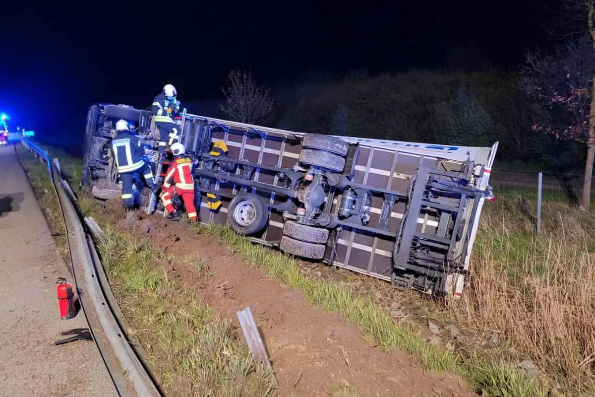 Triebsees - Unfall auf der A20 - LKW überschlagt sich