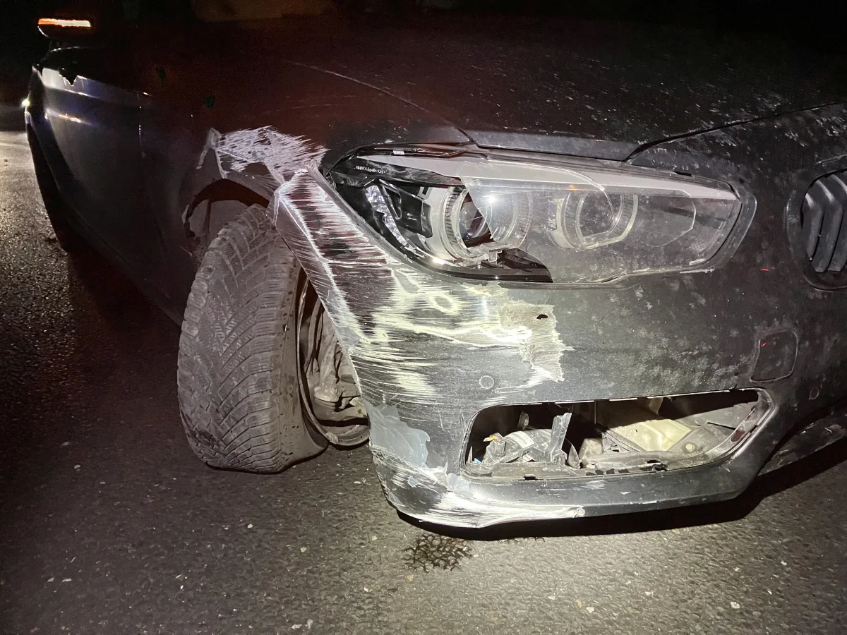 Sekundenschlaf auf der A3 bei Mühlehorn GL: Auto prallt gegen Betonmauer