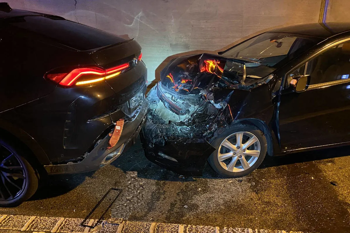 Unfall auf der A18 bei Nenzlingen BL – Auffahrkollision zwischen zwei Personenwagen