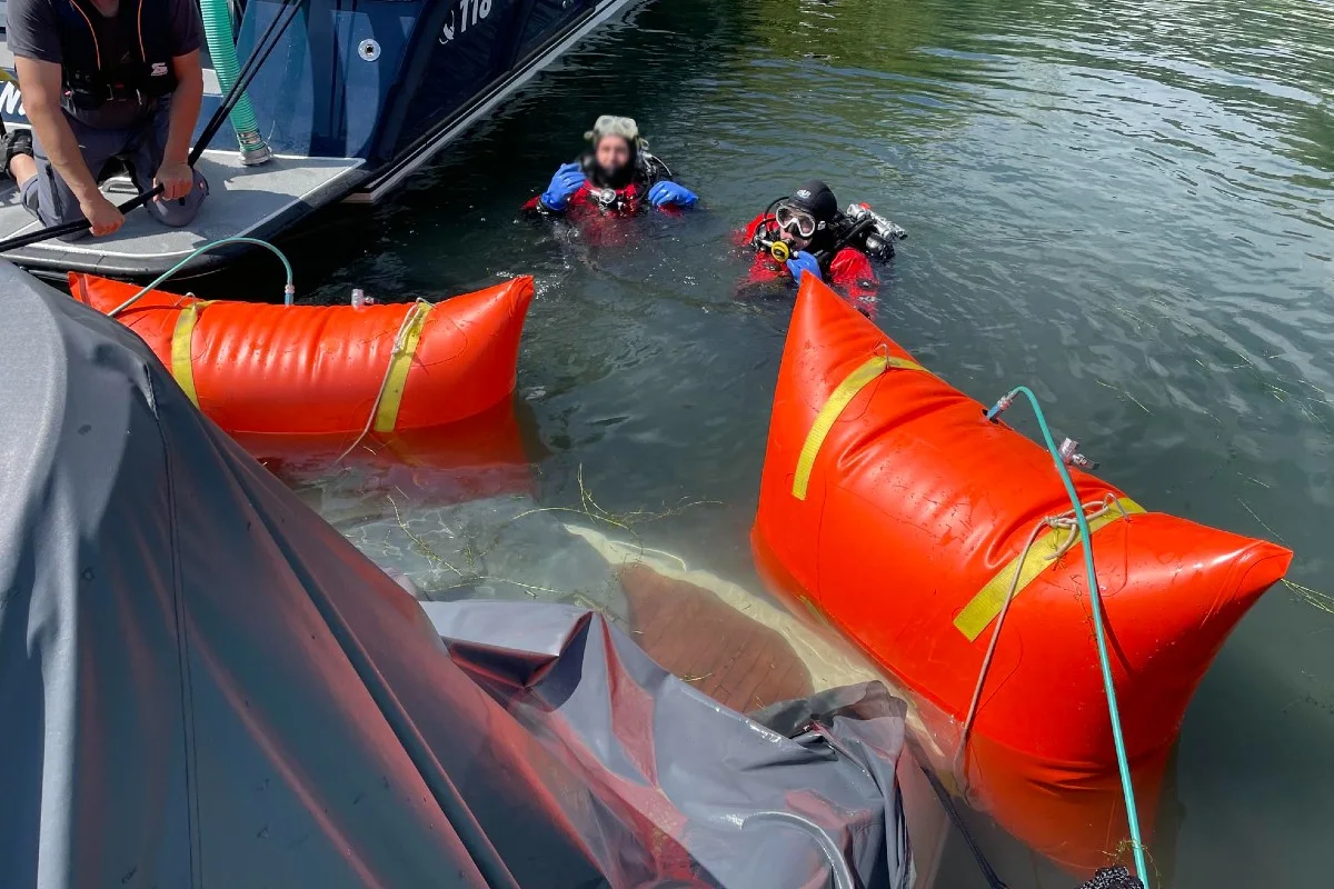 Pfäffikon SZ - Boot im Hafen wegen Unwetter gesunken