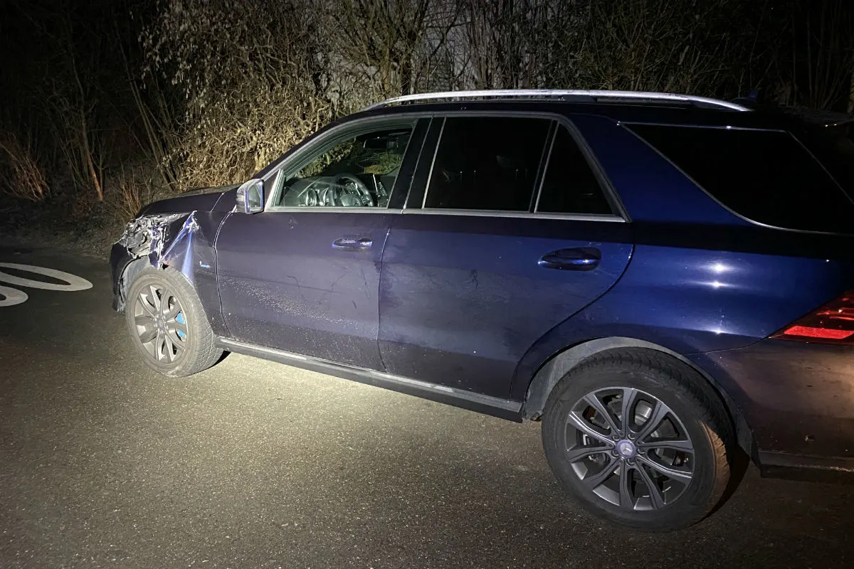 Baden AG - Betrunkener Autofahrer kollidiert mit Strassenschild