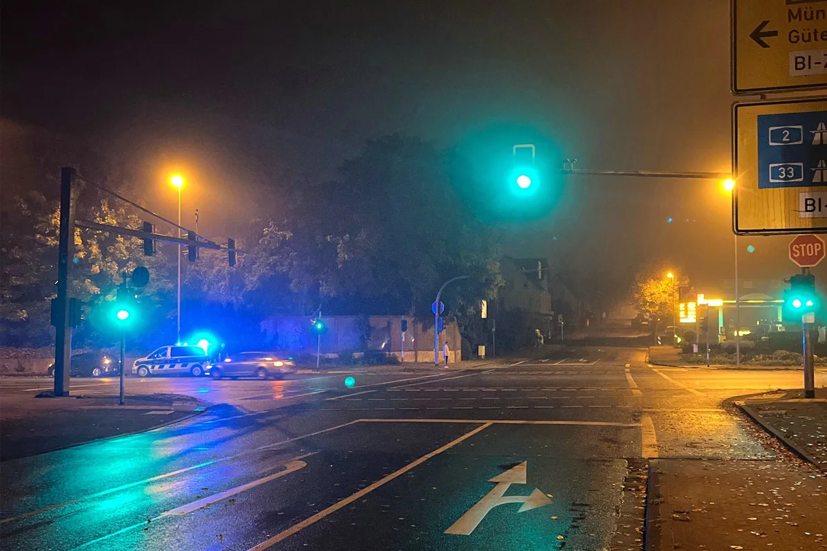 Bielefeld NW – Polizei sucht Zeugen nach Unfall auf Kreuzung