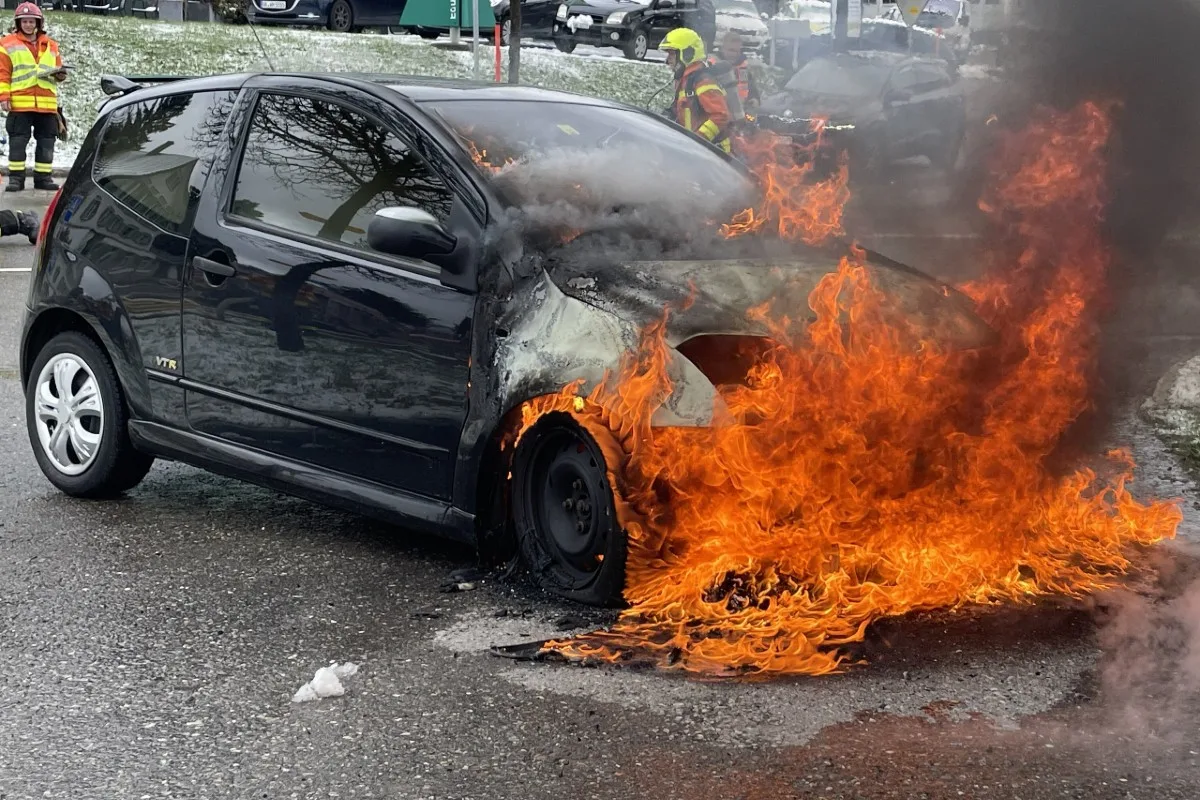 Speichger AR - Schreckmoment für Insassen - Fahrzeug beginnt während der Fahrt an zu Brennen