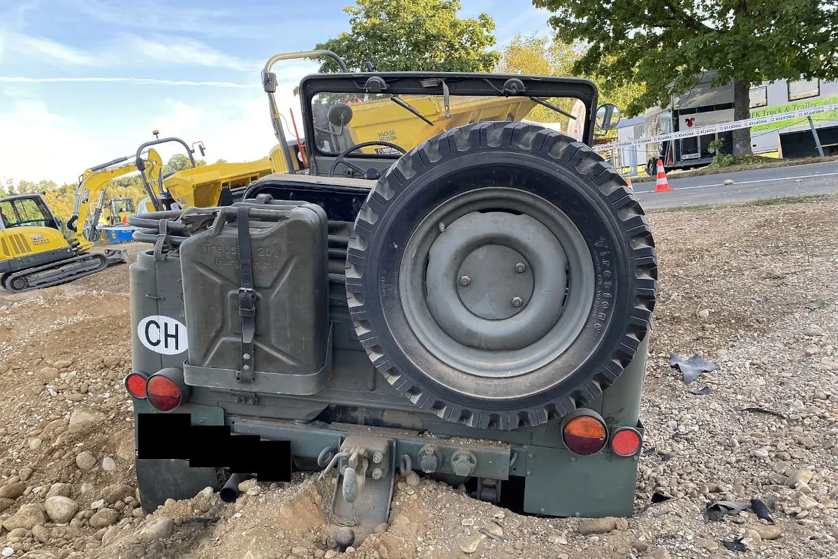 Aesch BL – Alkoholisierter Jeep-Fahrer bleibt im Baustellenareal stecken