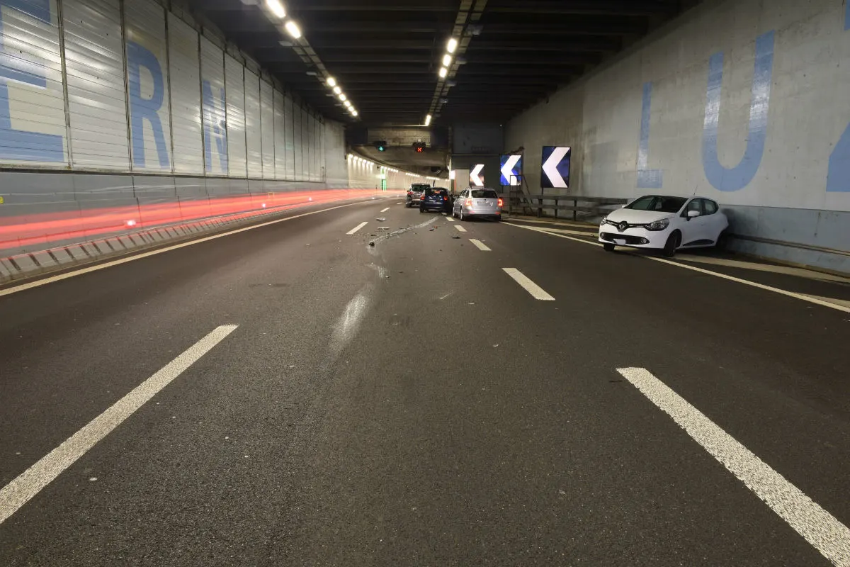 A2/Kriens LU - Rückstau nach Auffahrcrash