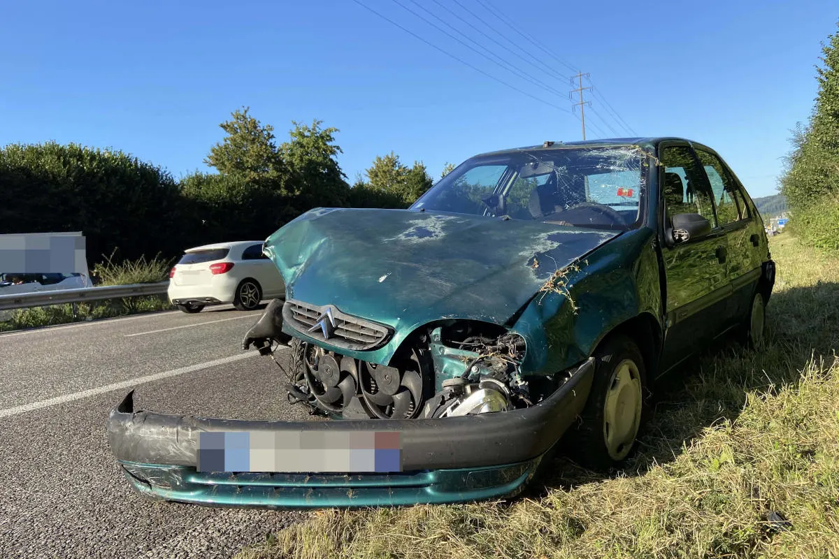 Heftiger Unfall auf der A1 bei Kölliken AG – Kollision dreier Fahrzeuge – Unfallhergang unbekannt