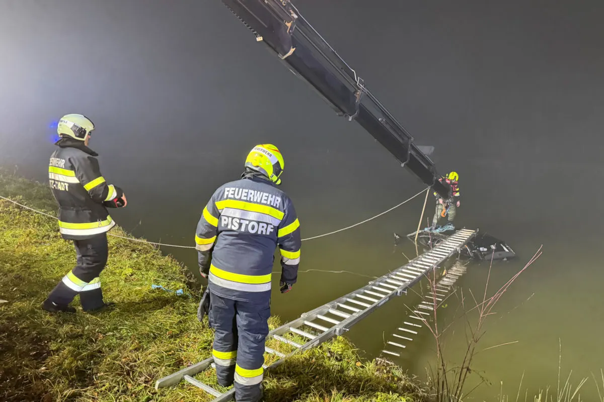 Gleinstätten – Pkw stürzt bei Unfall in Fischteich