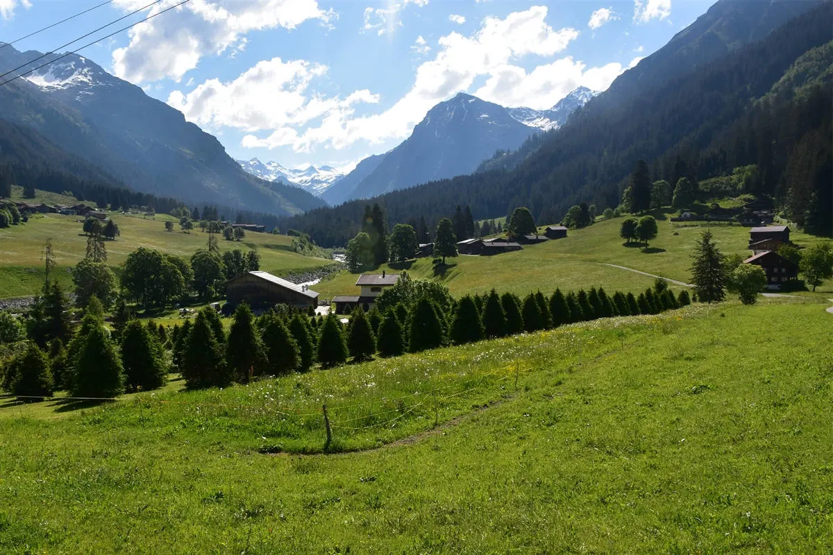 Klosters GR – Mit Gleitschirm abgestürzt