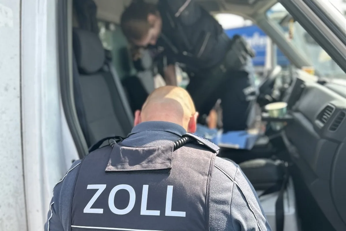 A6 bei Neuenstein – Fahrer mit unverzollter Elektronik aus der Schweiz erwischt