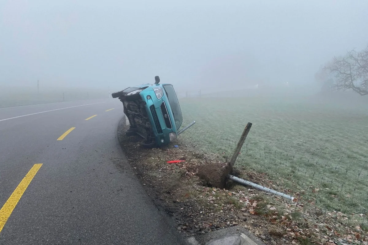 Baar ZG - Kontrolle über Suzuki verloren