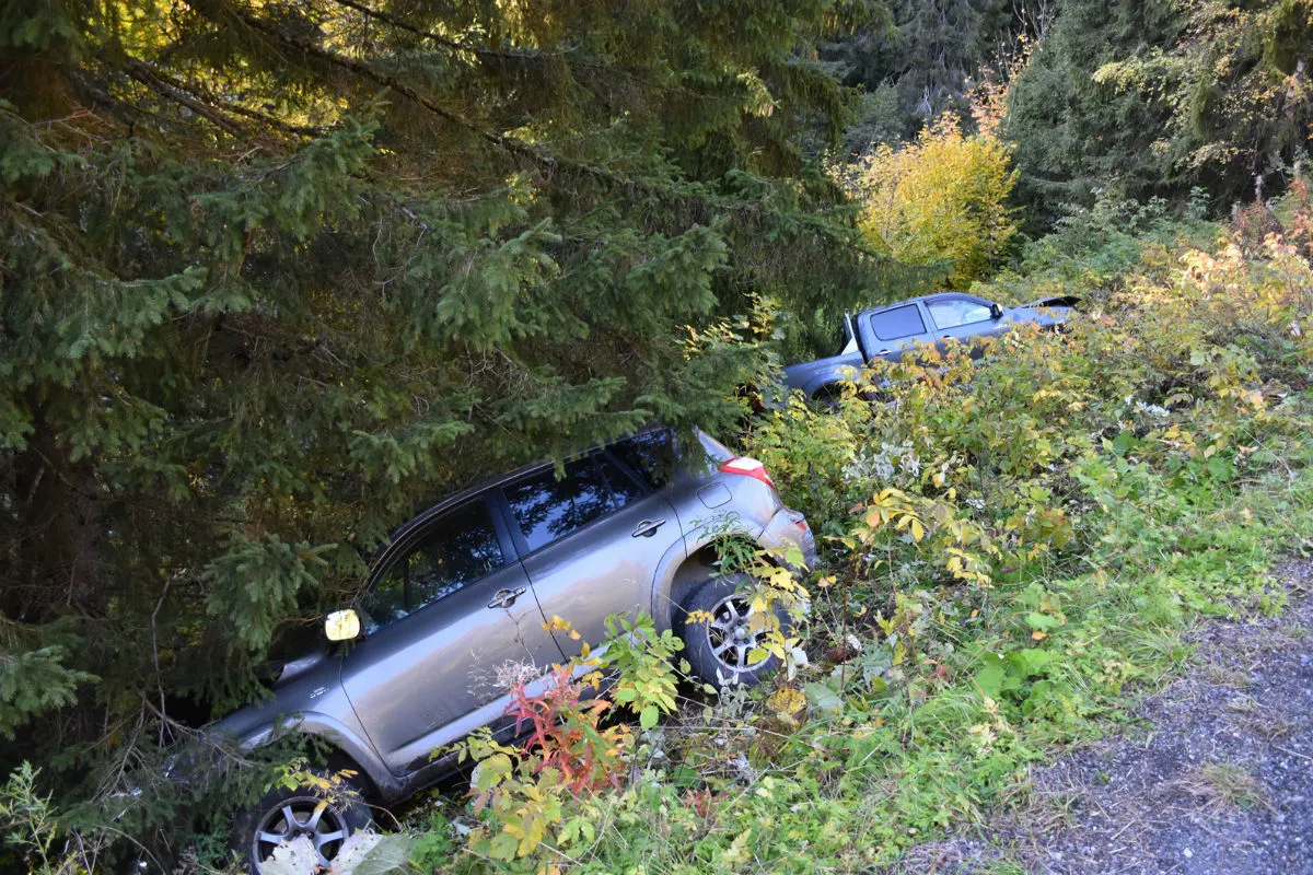Unfall Klosters-Dorf GR - Zwei Autos nach Frontalkollision von Strasse abgekommen