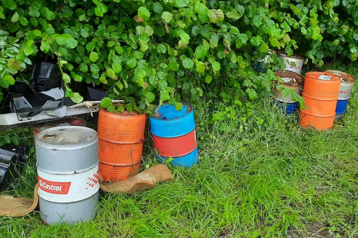 Ratzeburg – Ölfässer am Wegesrand entsorgt - Polizei sucht Zeugen