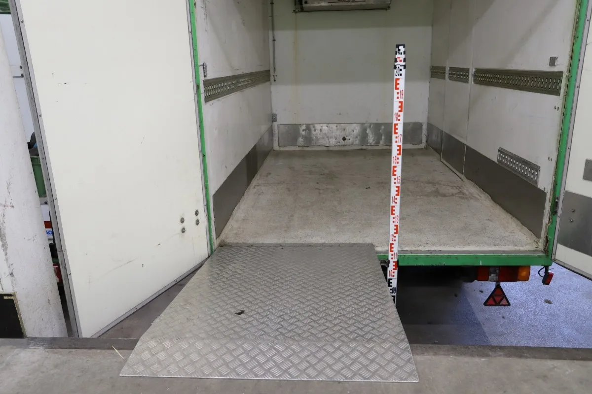 Sturz von Laderampe in St.Gallen - 22-Jähriger schlägt mit Hinterkopf gegen die Kante