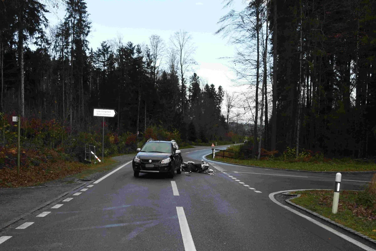 Unfall in Engelburg SG – Rollerfahrerin bei Kollision verletzt