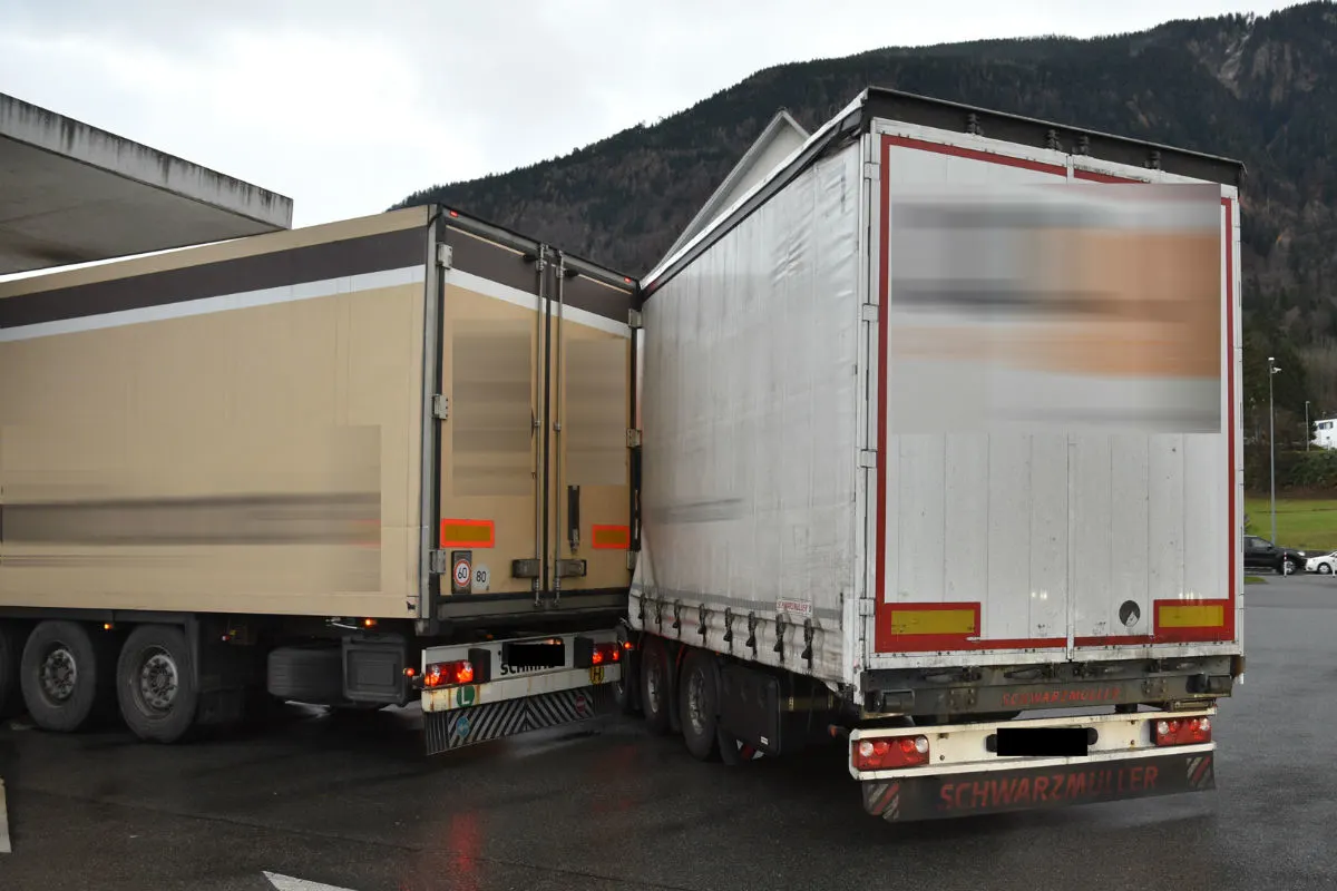 Schaanwald - Sattelmotorfahrzeuge zusammengestossen
