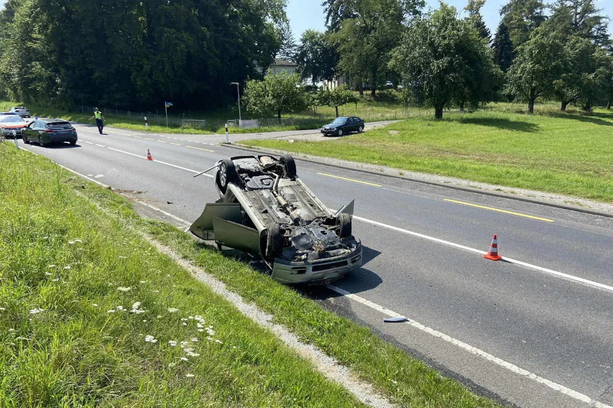 Belfaux FR – Kollision beim Abschleppen verursacht