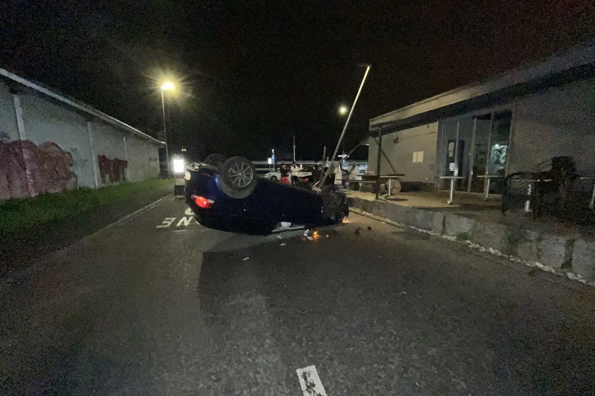 Unfall in Münchenstein BL – 17-Jähriger überschlägt mit Auto