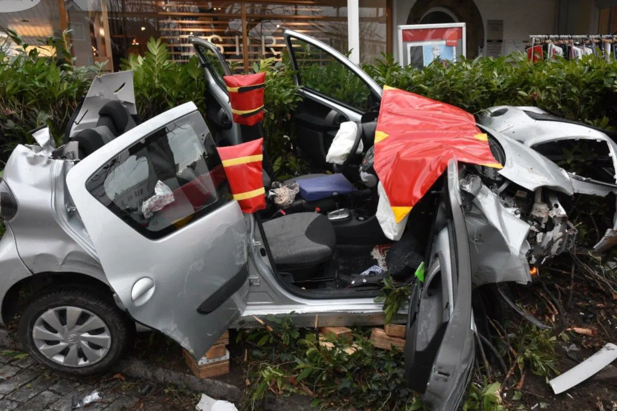 Vaduz FL - Spektakulärer Selbstunfall verursacht