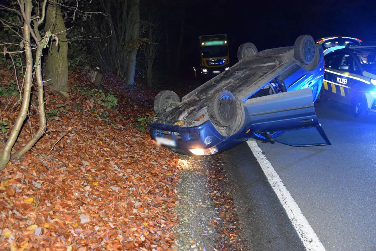 Herford – Auto überschlägt sich – 20-jähriger Fahrer verletzt
