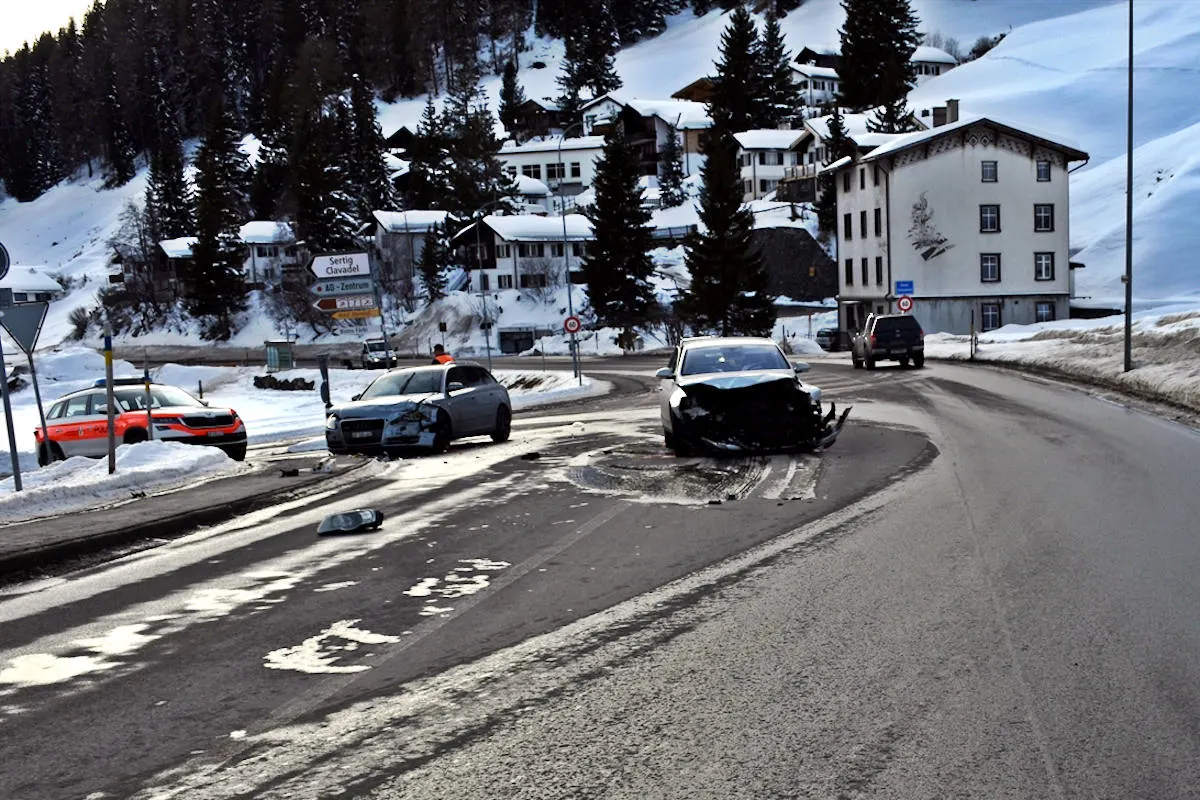 Davos GR – Heftige Kollision auf der Landwasserstrasse