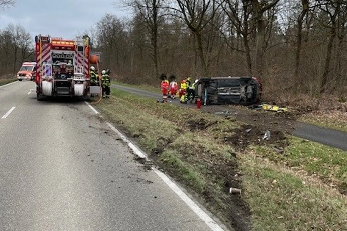 Böhl-Iggelheim – 81-jähriger Fahrer kippt mit Auto bei Unfall um