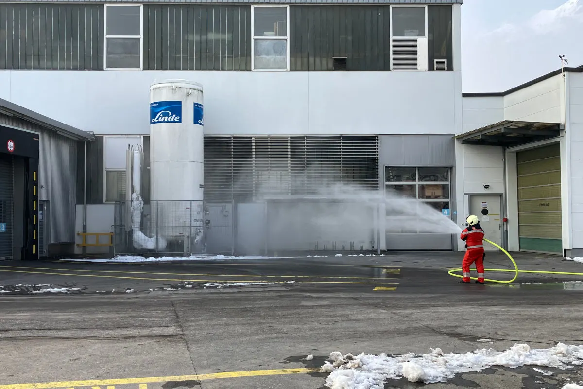Ennenda GL – Stickstoff aus Tank ausgetreten
