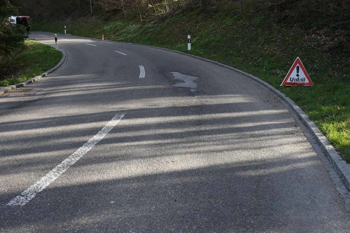 Nassen SG - 17-jähriger Motorradfahrer nach Unfall verletzt