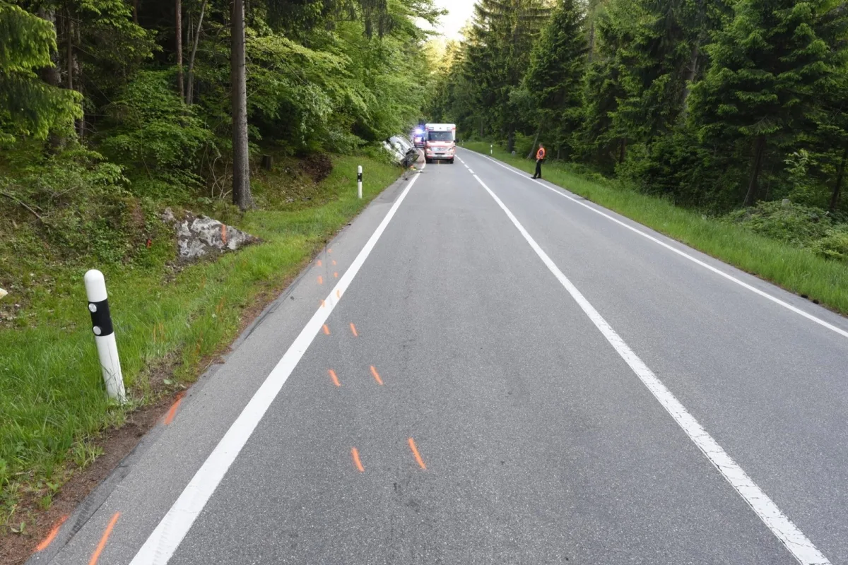 Auto gerät in Maienfeld GR auf die Gegenfahrbahn