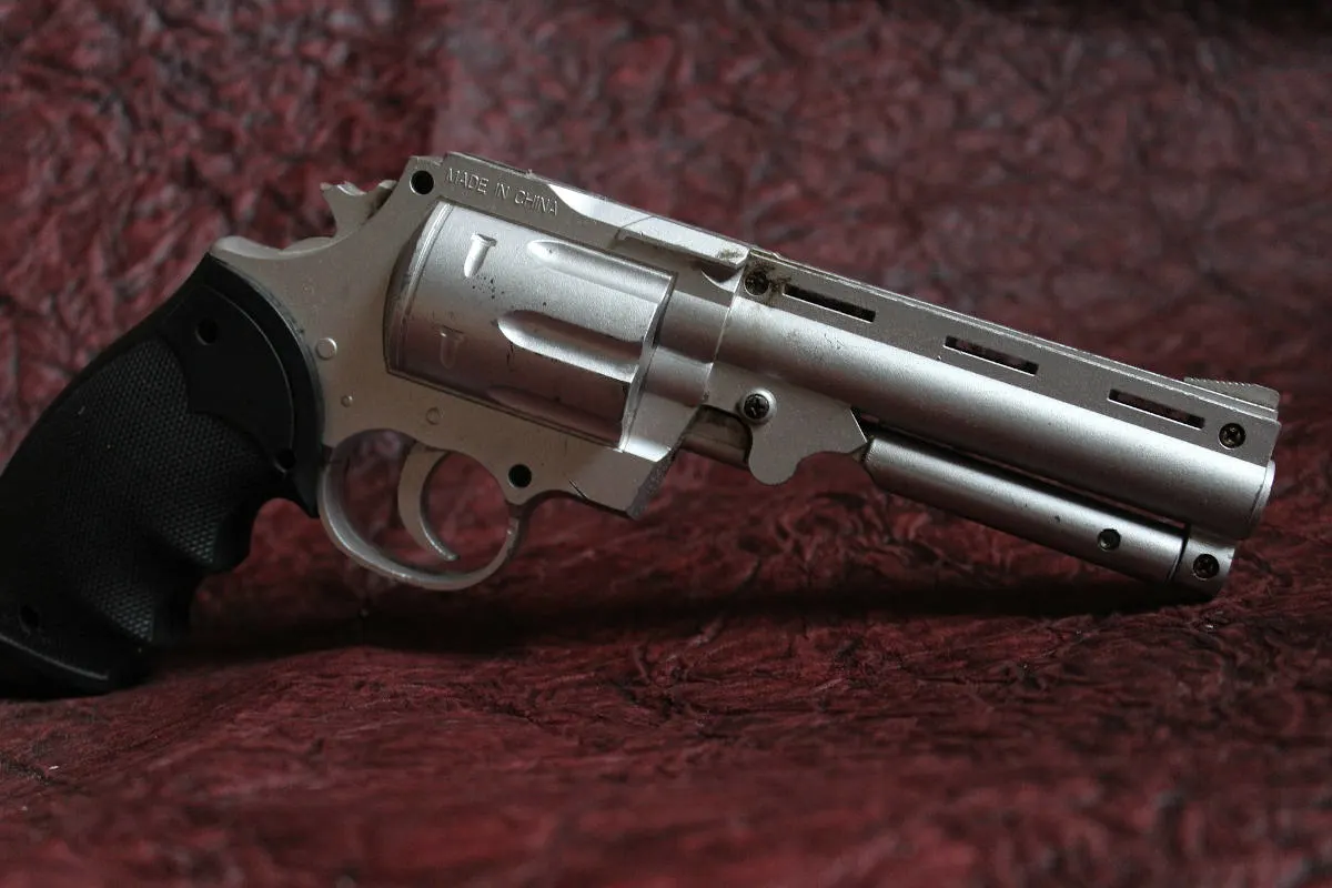 Mülheim an der Ruhr - Mann droht mit Revolver 