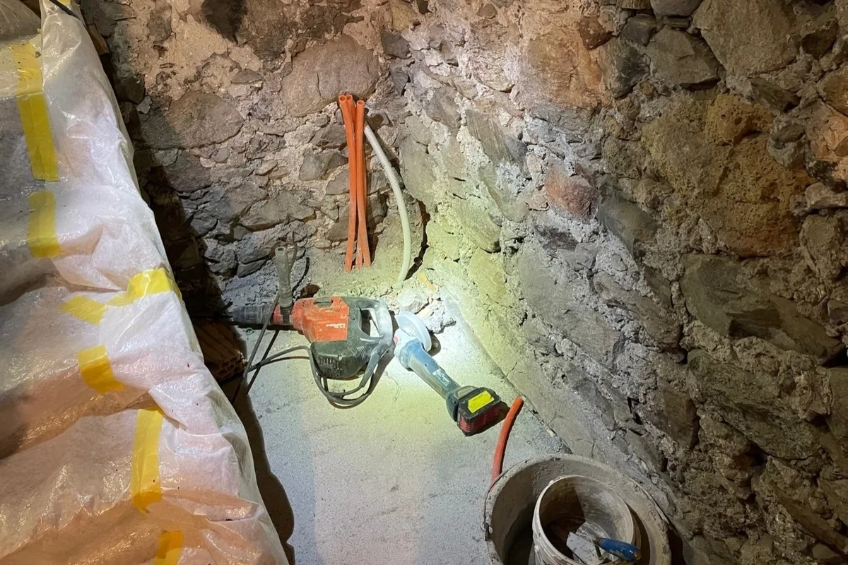 Zernez GR – Elektriker verletzt sich bei Arbeiten schwer