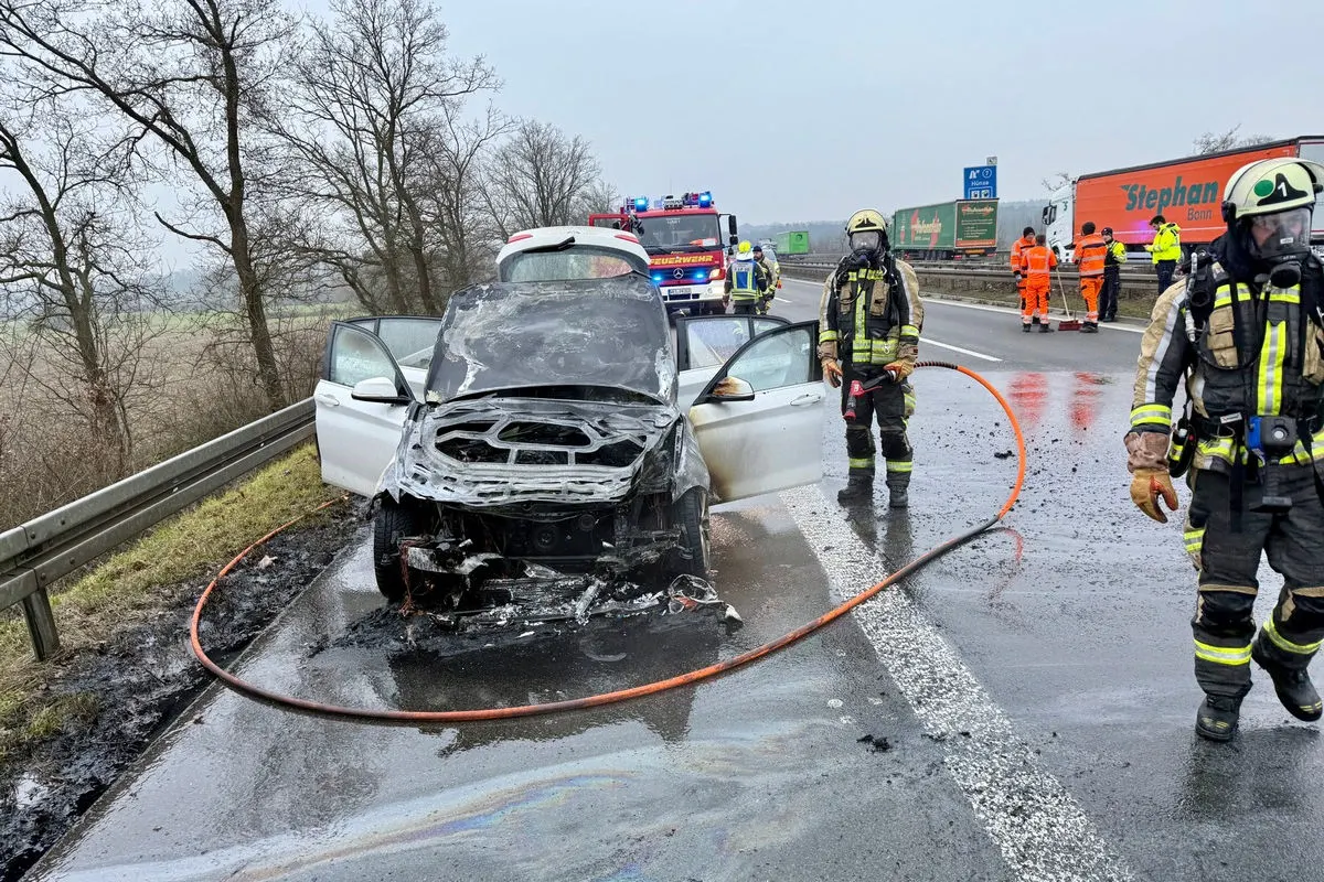 Hünxe – Auto auf der A3 in Brand geraten