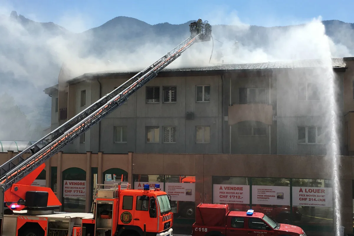 Fully VS - Brand in Gebäudekomplex – 3 Personen hospitalisiert