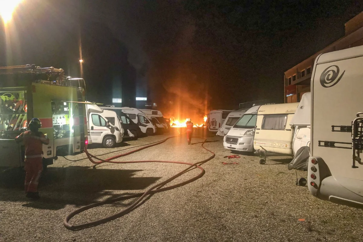 Dietlikon ZH - Brand auf Abstellplatz für Wohnwagen 