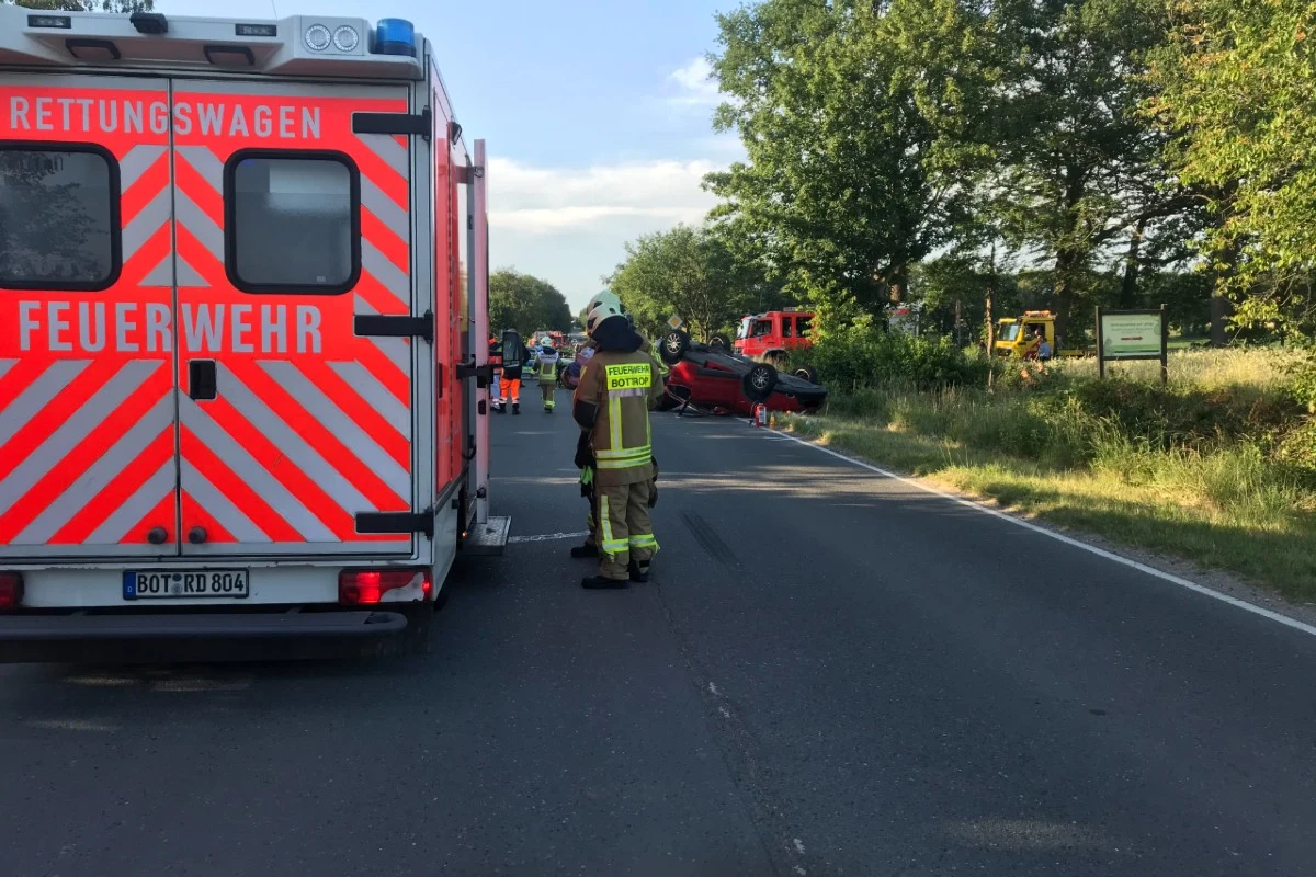 Bottrop - Neun Verletzte nach schwerem Verkehrsunfall - drei Personen schwer!