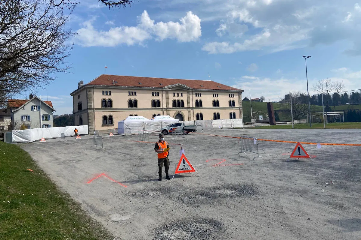 Coronavirus – Covid 19-Teststrasse eröffnet in Teufen