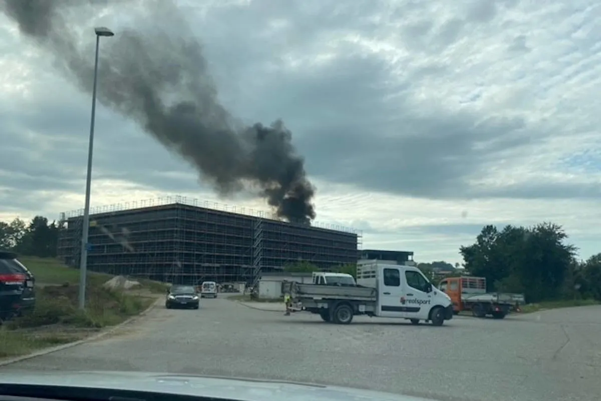 Rossens FR – Brandausbruch auf Dach – Arbeiter verletzt