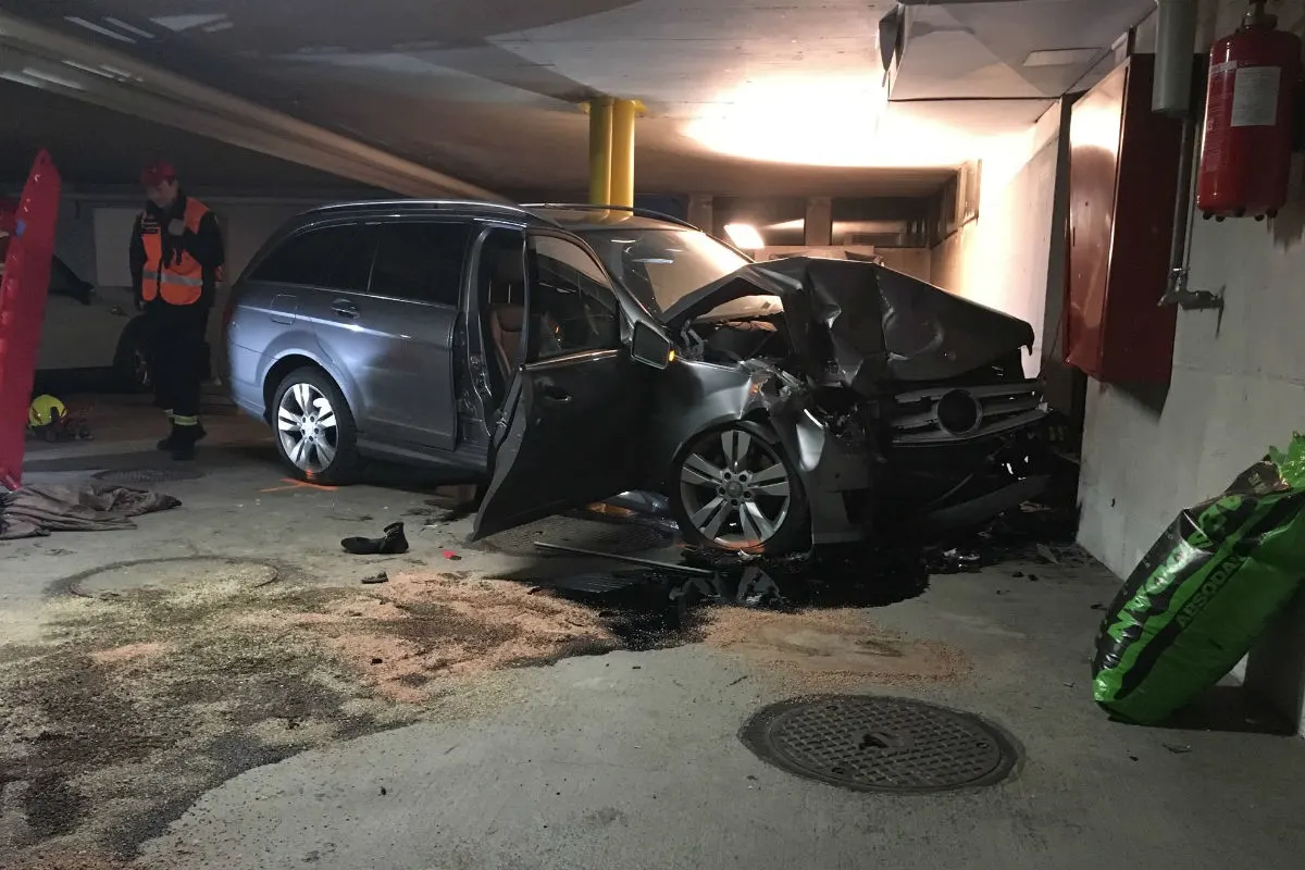 Zug ZG - Frau nach Unfall in Tiefgarage in kritischem Zustand