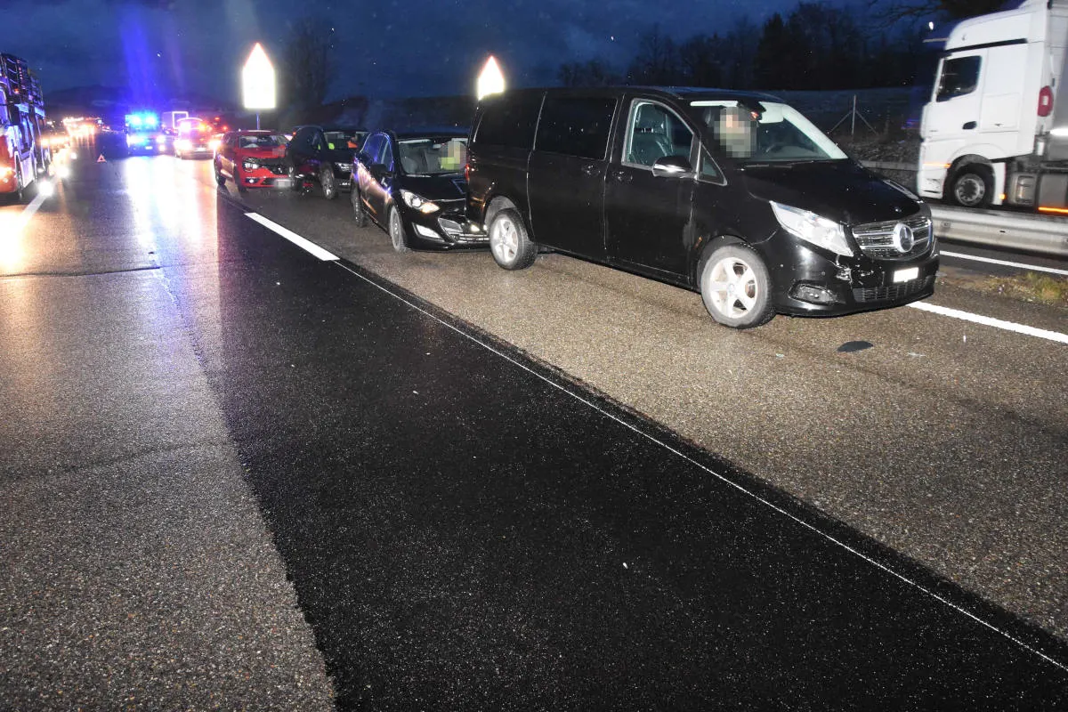 A1 Gossau SG – Unfall mit sechs Autos  