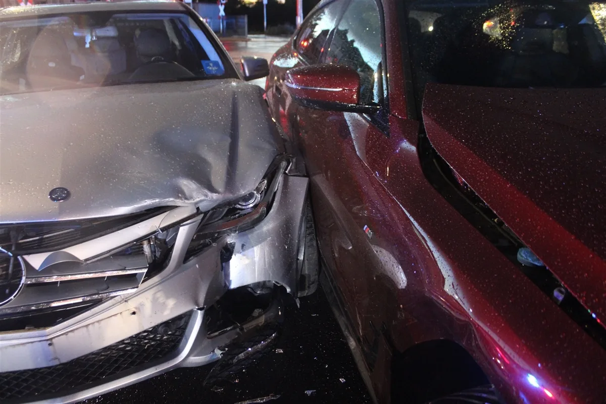 Unfall auf der B264 Düren NW - Vier Personen verletzt