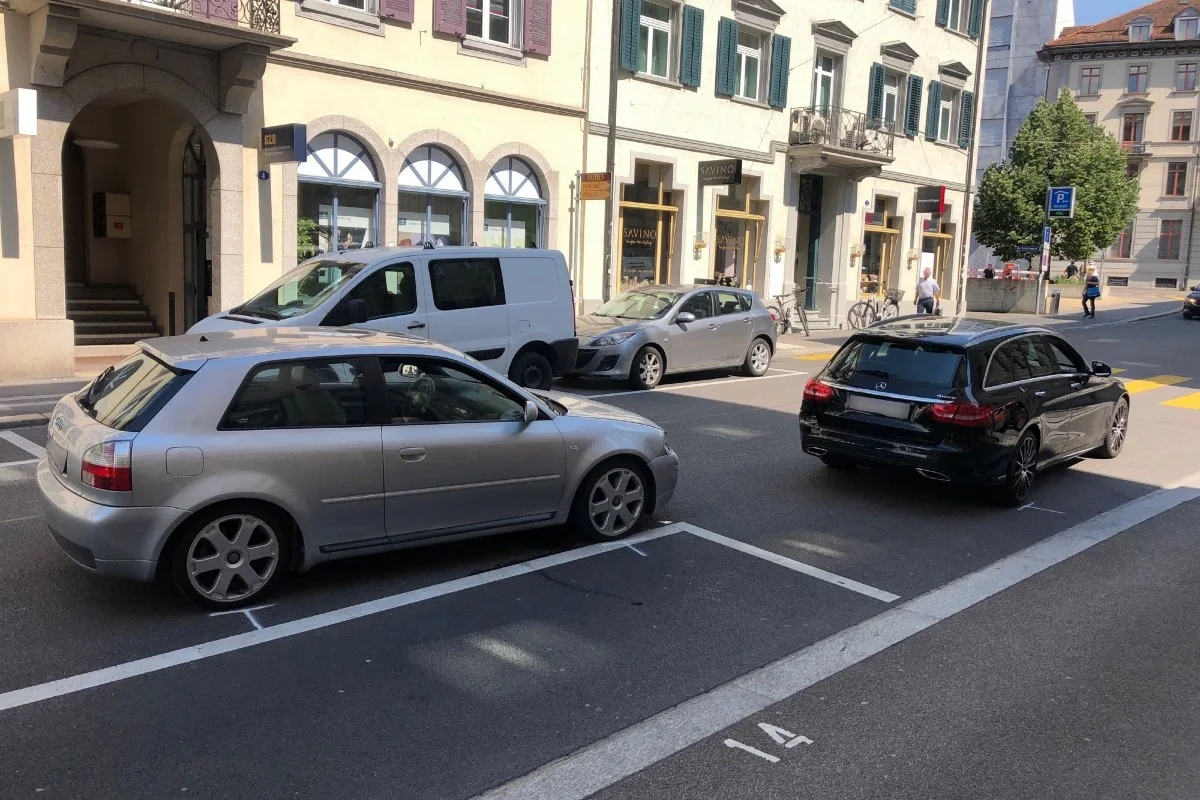 St.Gallen SG - Parkvorgang endet abrupt - Ein Auto war mit einer falschen Autonummer bestückt