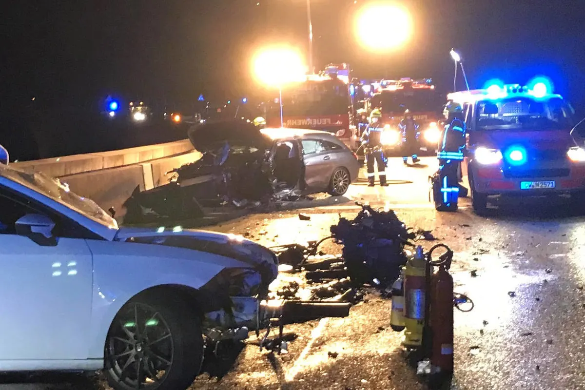 Nagold (Kreis Calw) – Schwerer Verkehrsunfall auf den Nagolder Viadukt – Ein Toter und vier Schwerverletzte
