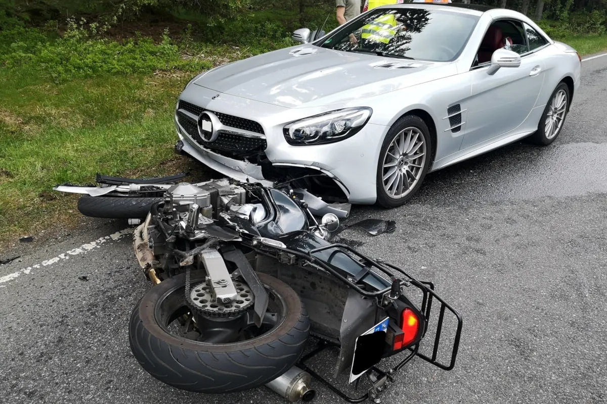 Verkehrsunfall mit Motorrad bei Kreuzeck