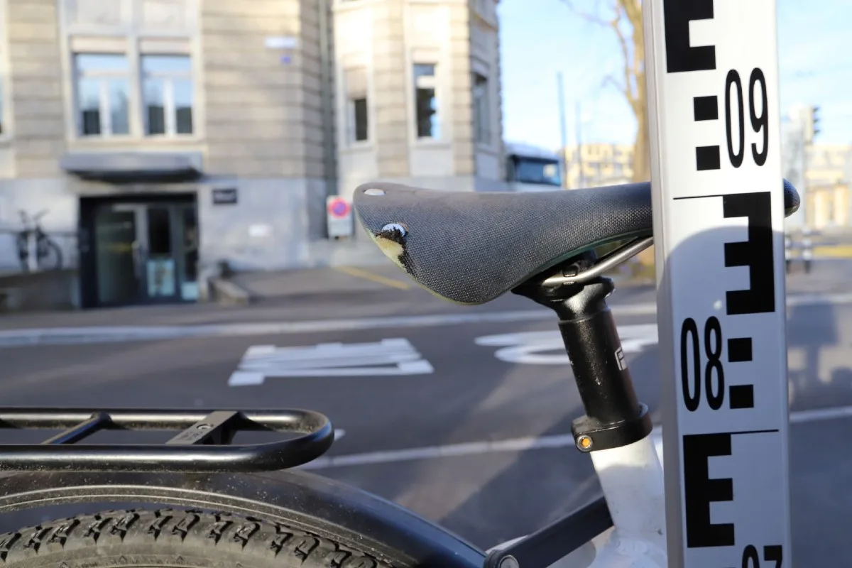 Stadt St. Gallen - Radfahrerin verletzt sich leicht nach Kollision mit Lieferwagen