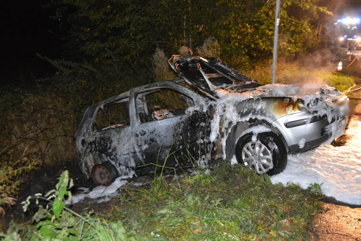 Vlotho – Auto geht in Flammen auf - Fahrer flüchtet zu Fuß