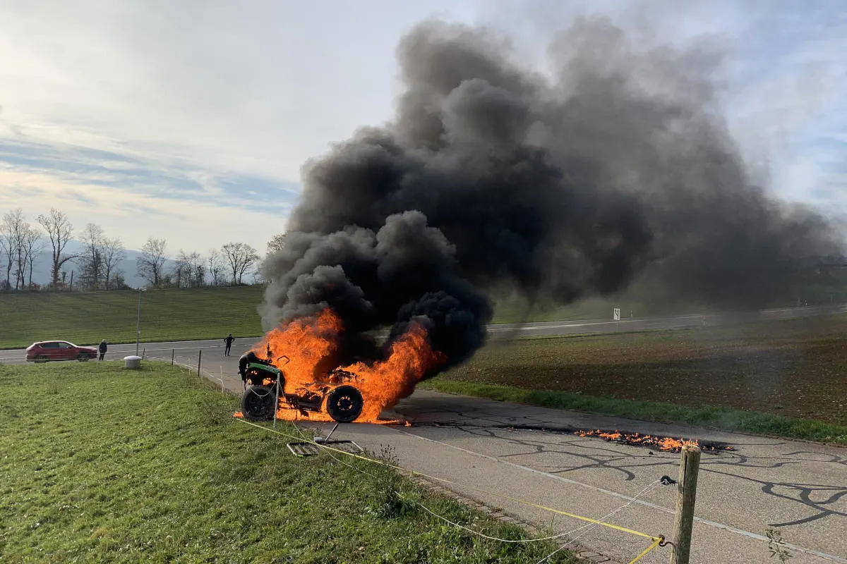Feuer in Bözberg AG – Brennendes Quad sorgte für Einsatz der Feuerwehr