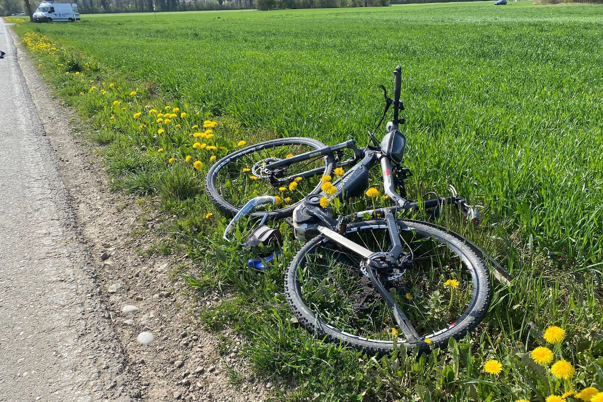 Oberlunkhofen AG – Velofahrer bei Kollision mit Auto tödlich verletzt