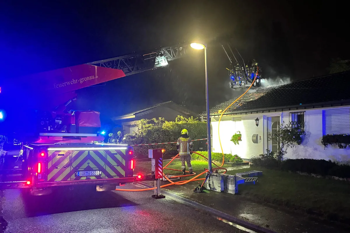Gronau NW – Einfamilienhaus nach Dachbrand unbewohnbar