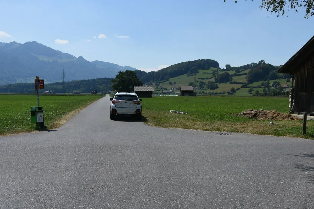 Maseltrangen SG - Rennvelo prallt in Auto
