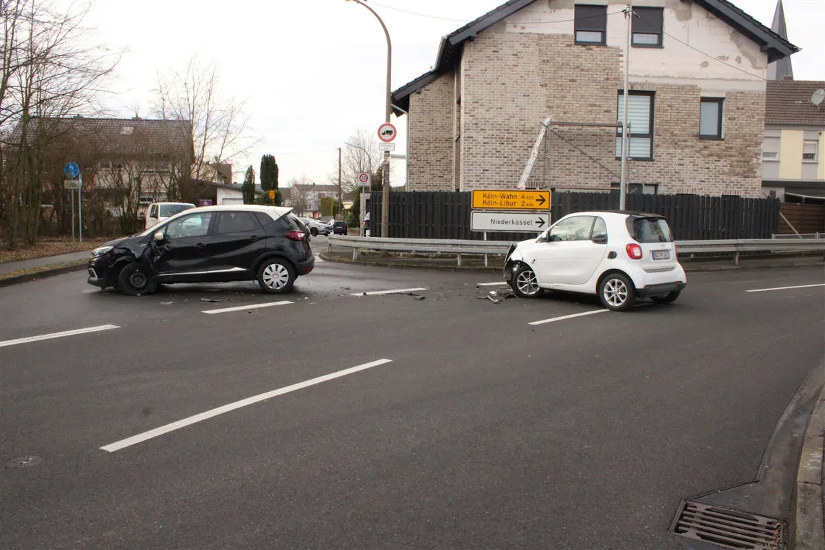 Niederkassel – Kollision mit Gegenverkehr