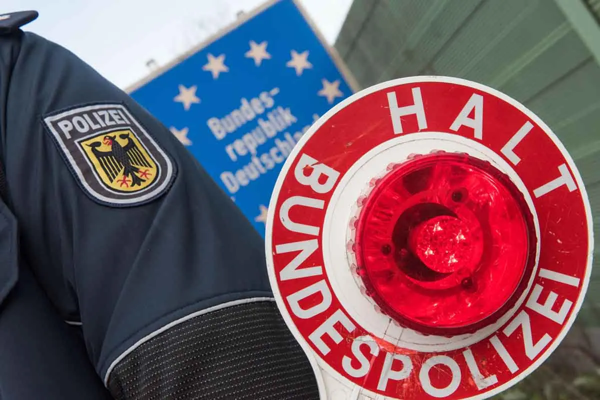 Kleve - Fahndungserfolg der Bundespolizei im Regionalexpress - mit Haftbefehl gesuchter Reisender muss zwei Jahre und vier Monate ins Gefängnis
